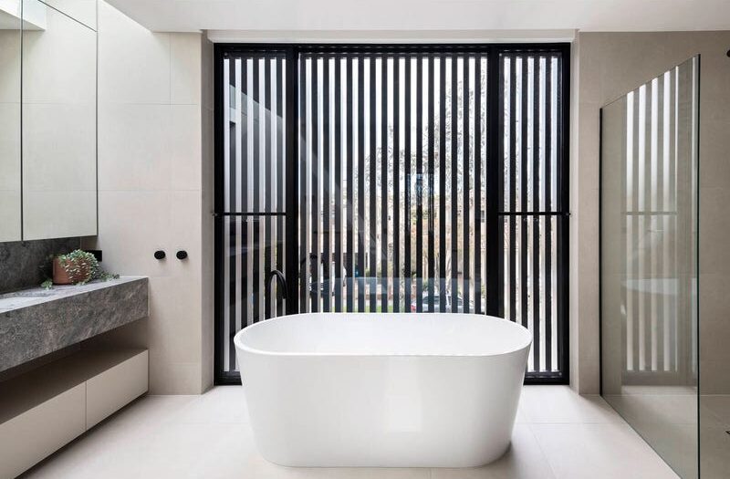 27 central ave beaumaris big bathtub, centre of the bathroom