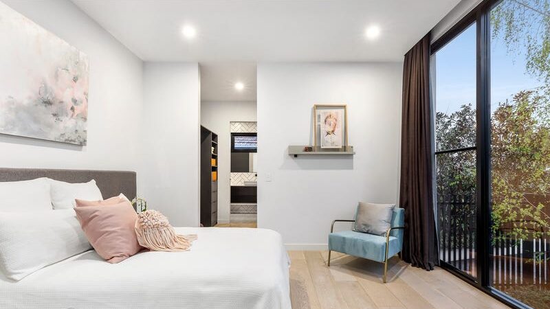 66 thomas st brighton east bedroom with walk in wardrobe and ensuite